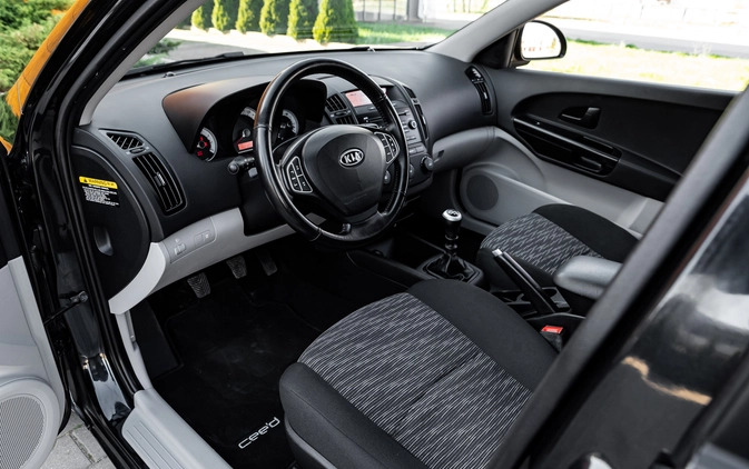 Kia Ceed cena 17900 przebieg: 162000, rok produkcji 2008 z Radom małe 529